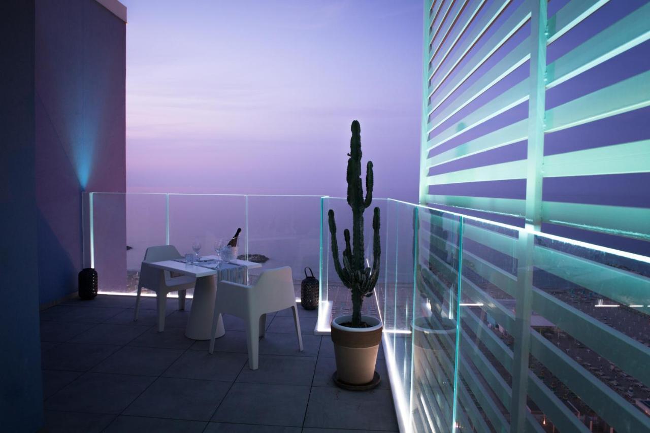 Hotel Alexandra - Beach Front - Healthy Xxl Breakfast & Brunch Until 12 30 - Parking Included 米萨诺阿德里亚蒂科 外观 照片