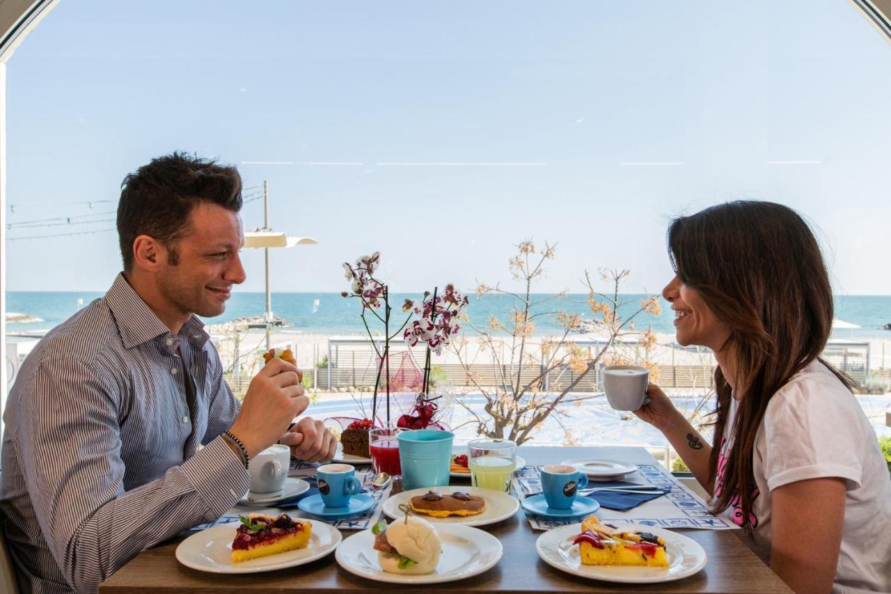 Hotel Alexandra - Beach Front - Healthy Xxl Breakfast & Brunch Until 12 30 - Parking Included 米萨诺阿德里亚蒂科 外观 照片
