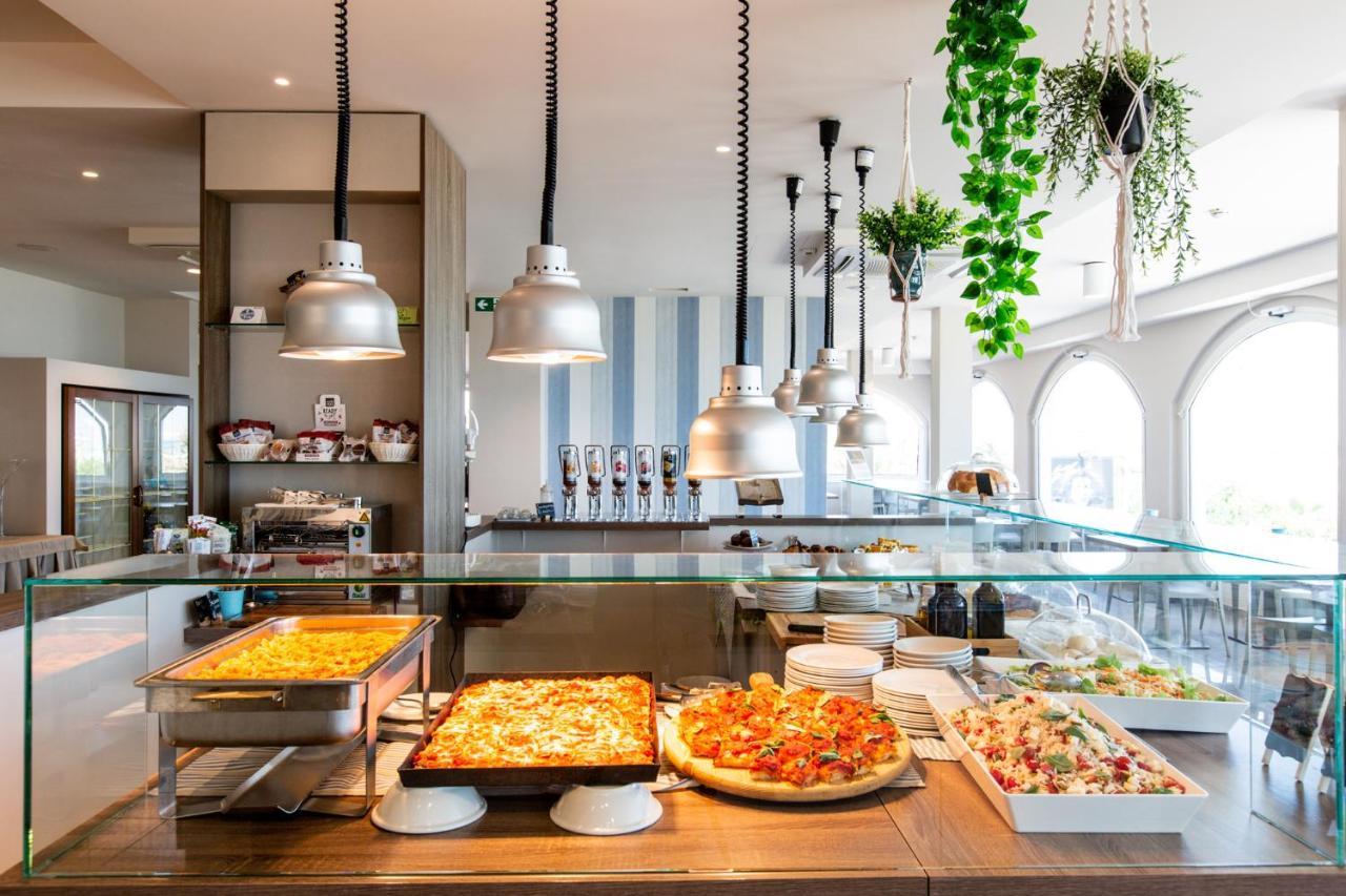 Hotel Alexandra - Beach Front - Healthy Xxl Breakfast & Brunch Until 12 30 - Parking Included 米萨诺阿德里亚蒂科 外观 照片
