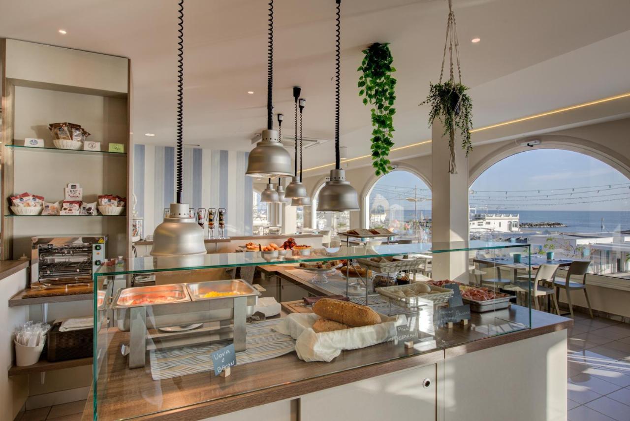 Hotel Alexandra - Beach Front - Healthy Xxl Breakfast & Brunch Until 12 30 - Parking Included 米萨诺阿德里亚蒂科 外观 照片