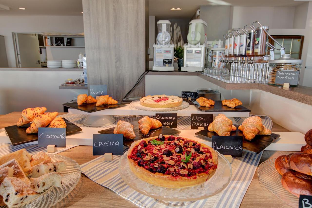 Hotel Alexandra - Beach Front - Healthy Xxl Breakfast & Brunch Until 12 30 - Parking Included 米萨诺阿德里亚蒂科 外观 照片