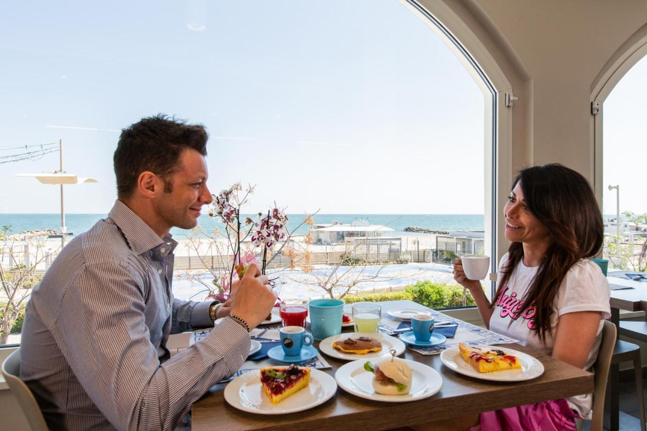 Hotel Alexandra - Beach Front - Healthy Xxl Breakfast & Brunch Until 12 30 - Parking Included 米萨诺阿德里亚蒂科 外观 照片