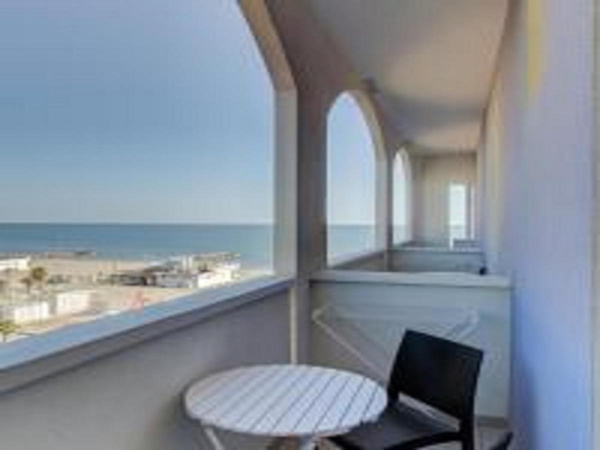 Hotel Alexandra - Beach Front - Healthy Xxl Breakfast & Brunch Until 12 30 - Parking Included 米萨诺阿德里亚蒂科 外观 照片