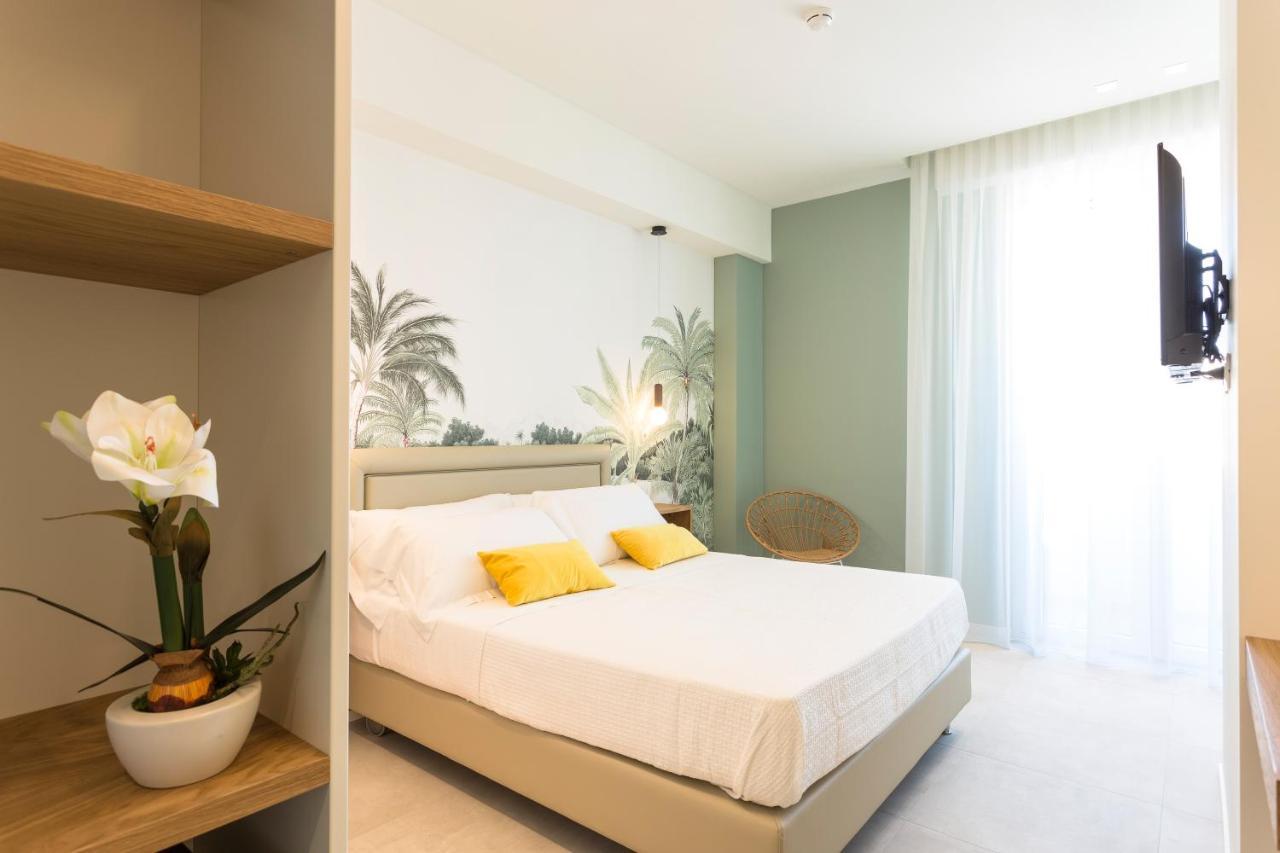 Hotel Alexandra - Beach Front - Healthy Xxl Breakfast & Brunch Until 12 30 - Parking Included 米萨诺阿德里亚蒂科 外观 照片