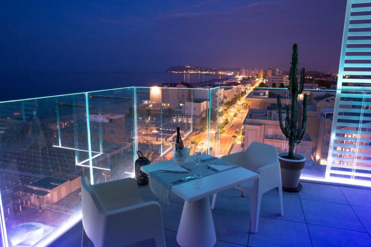 Hotel Alexandra - Beach Front - Healthy Xxl Breakfast & Brunch Until 12 30 - Parking Included 米萨诺阿德里亚蒂科 外观 照片